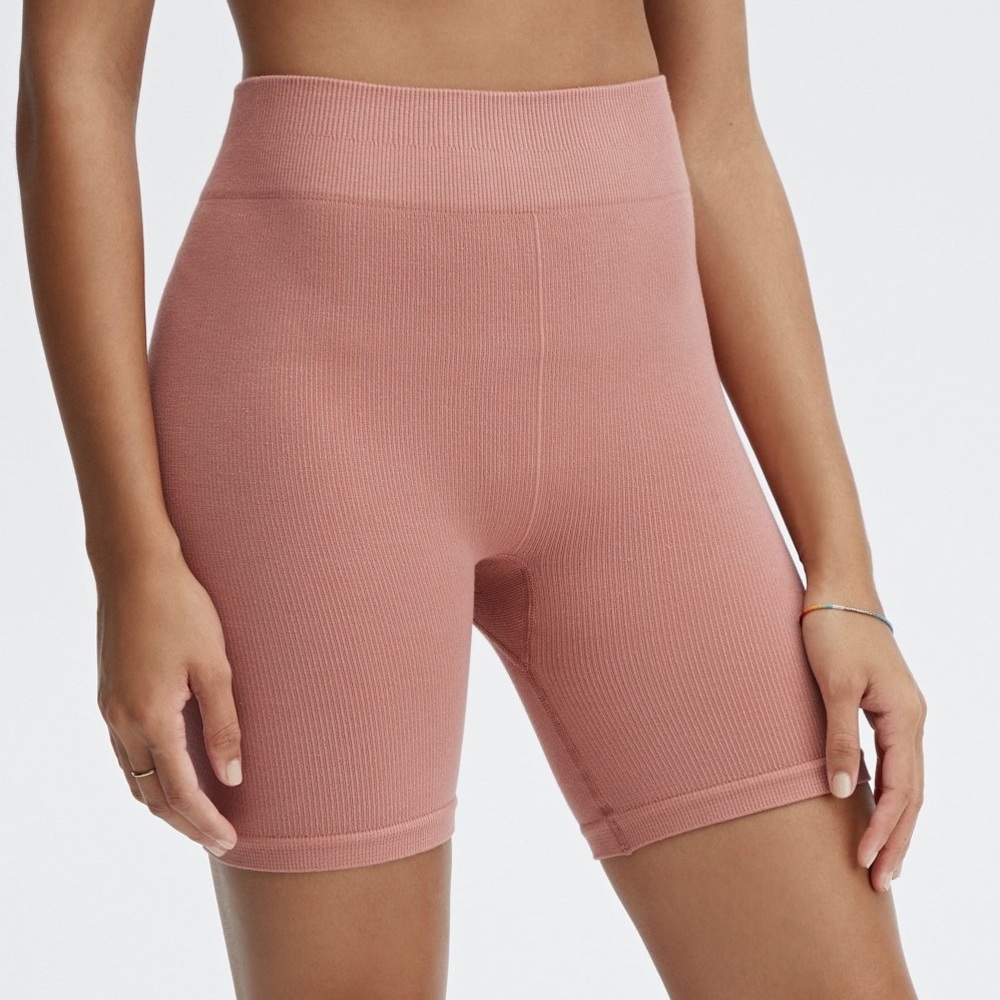 Flattering Cloud Seamless High-Waisted Short - image 5